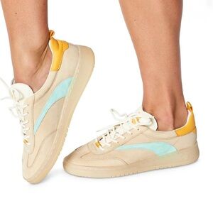 ONCEPT Women's PANAMA Low Top. Size 10. Color Oak. Worn briefly in my home.